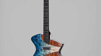 Ein Hauch von Ozean: Das Wellenelement auf der RIO-Gitarre hat Pagelli mit Aduro High-Gloss von ADLER hochglanzlackiert.  | © Pagelli Gitarrenbau