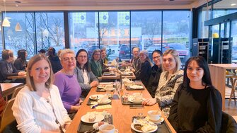 Ein Hoch auf uns! Die ADLER Damen ließen sich zum Weltfrauentag ein energiespendendes Frühstück schmecken. 