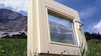 Díky své výjimečné transparentnosti dosáhnete autentické povrchy i na tmavých dřevinách jako dub. (Foto: ADLER)