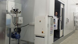 Nové technické centrum s přetlakovou lakovnou a sušící komorou, Ondrej Šimo - kolorista