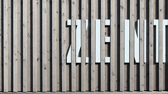   ... jako např. tým "VON M", který nedávno použil ADLER-Lasur Pullex Silverwood pro dětské a rodinné centrum Poppenweiler a získal tak krásný a jednotný vzhled. Foto: FROM M.