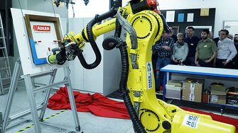 Po skončení práce je dobré to oslavit: ADLER pozval své hosty na Orangerie v Innsbrucku na slavnostní večeři - včetně magické show kouzelníka Bena Hyvena.