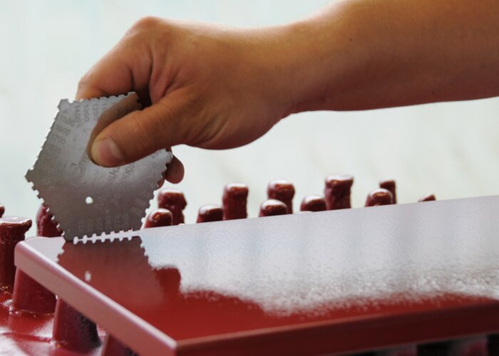 Tloušťka krycí vrstvy je 200 μm