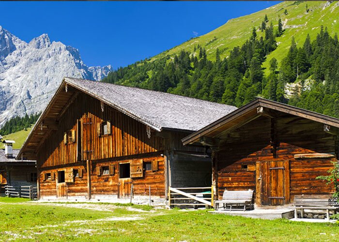 Der ADLER Almhütteneffekt ist dem Look uralter Almen nachempfunden.