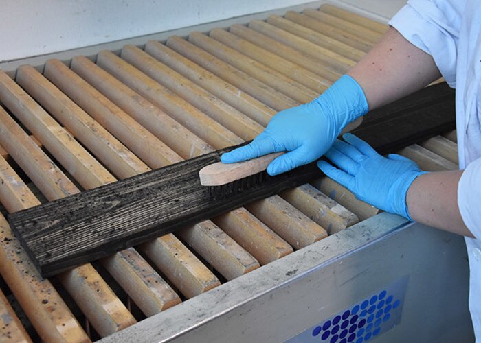 Schritt 3: Bürsten nach dem ersten Anstrich