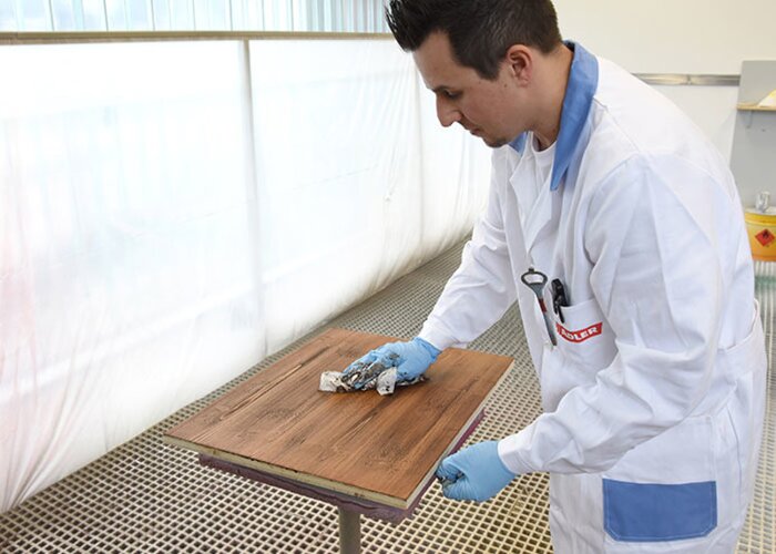 ...und der Überschuss sorgfältig ausgewischt.