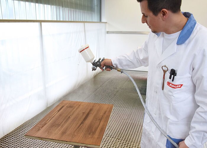 Schritt 6: Noch eine Deckschicht Aquaqwood Protor-Finish L...