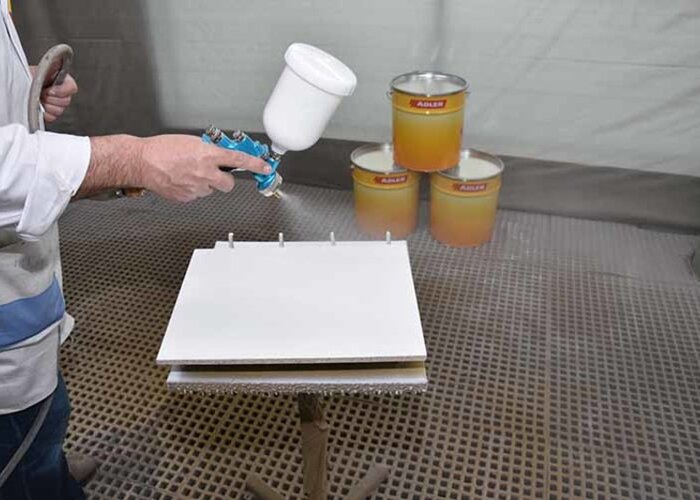 Der ADLER Almhütteneffekt ist dem Look uralter Almen nachempfunden.