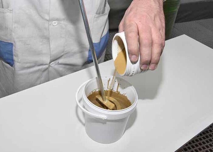 Schritt 1: Fichtenholz bürsten