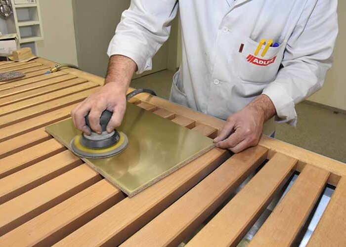 Schritt 2: Erster Anstrich: Beginnen Sie bei den Kanten