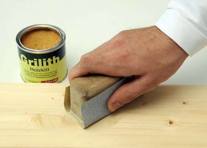 Krok 2: Vybruste tmel