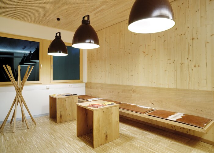 Dřevěné prvky z dubu jsou všechny chráněny výrobky firmy ADLER.